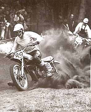De enige cross die Tijhuis ooit won was in Borculo in 1971, met een Suzuki RM400.