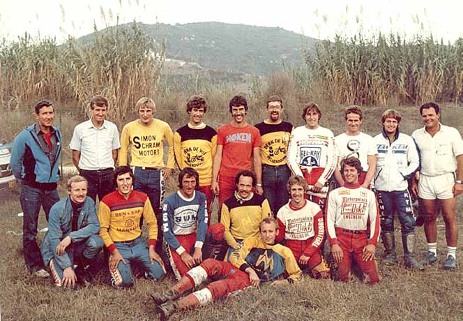 Het Nederlandse zesdaagseteam van 1982 op Elba. Een Noppennieuws T-shirt voor diegene die als eerste alle namen weet!