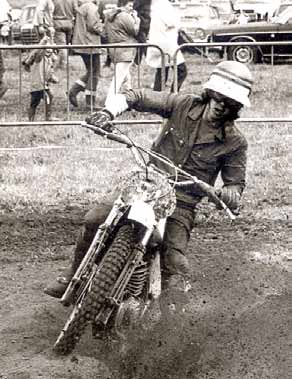 Na een paar jaar GeLimBra stapte Kees in 1975 over naar de 250 cc junioren van de KNMV, om meteen kampioen te worden.