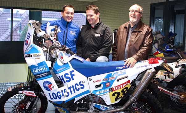 Mannen van Staal: Henk Knuiman sr. met zijn beide zoons Henk jr. (links) en Sten, die binnenkort beide starten in de Dakar rally.