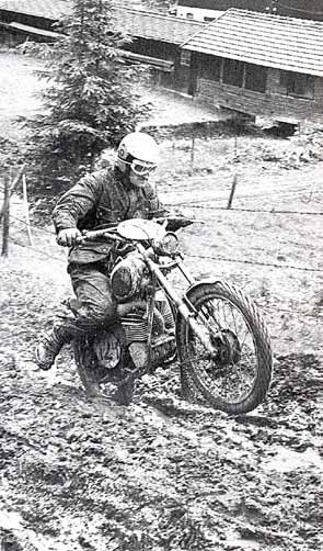 Een actie uit 1971 in het Zuid-Duitse Isny. Elke twee jaar gaat de hele familie daar nog steeds naartoe voor deelname aan de Classic Enduro!