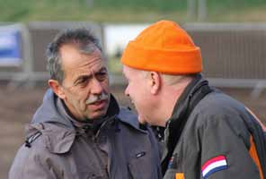 Tegenwoordig is Van der Ven ­ hier in overleg met enduro-wedstrijdleider Wilco Bruin ­ KNMV-teammanager bij de enduro's.