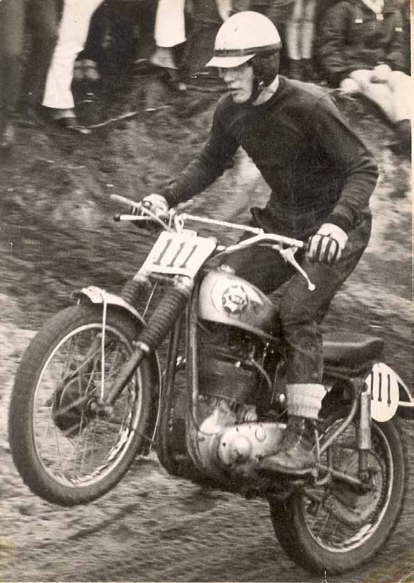 Rikus Lubbers begon in de jaren zestig van de vorige eeuw zijn imposante cross carrière op een solomotor. In zijn geval een echte BSA Gold Star.